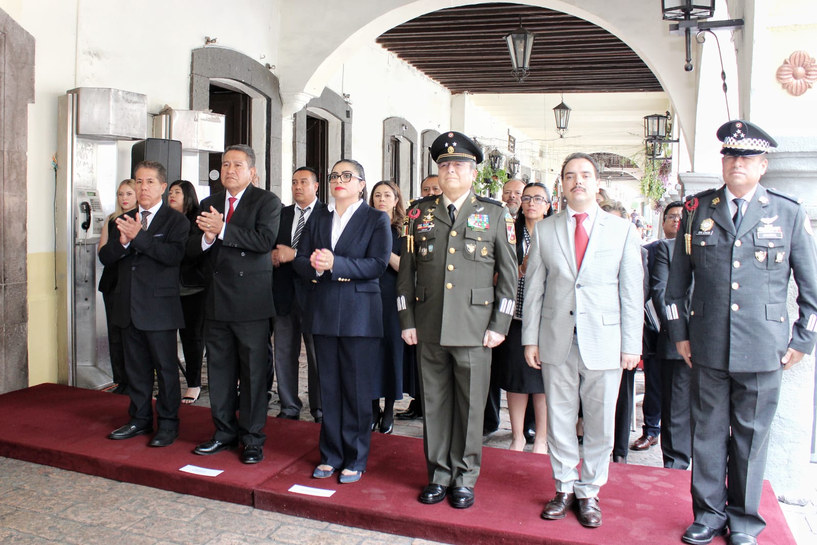 Recibe Carlos López Suárez en la sede del Ayuntamiento de Tlaxcala el Bando Solemne de Fiestas Patrias